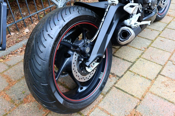 Triumph Street Triple - Afbeelding 15 van 25