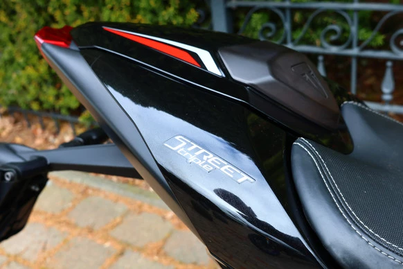 Triumph Street Triple - Afbeelding 17 van 25