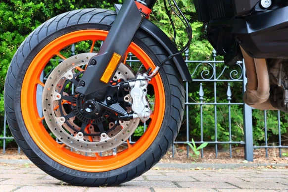 KTM 890 - Afbeelding 23 van 25