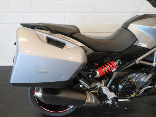 Aprilia Caponord - Afbeelding 10 van 13