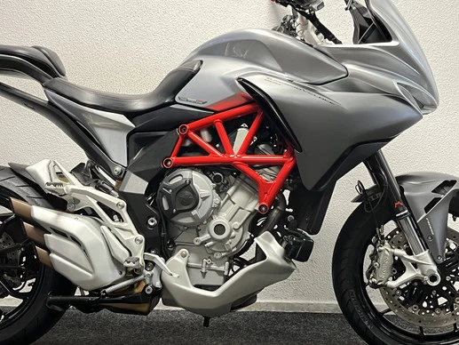 MV Agusta Turismo veloce - Afbeelding 6 van 18