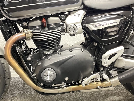 Triumph Speed Twin 1200 - Afbeelding 15 van 20