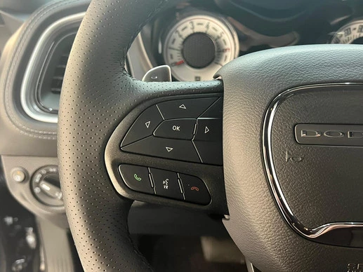 Dodge Challenger - Afbeelding 13 van 27