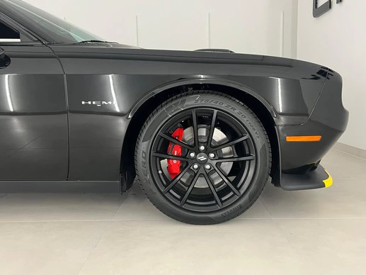 Dodge Challenger - Afbeelding 23 van 27