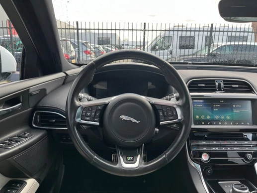 Jaguar XE - Afbeelding 14 van 30