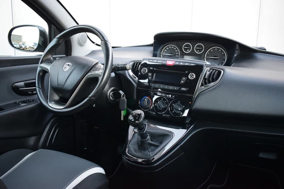 Lancia Ypsilon - Afbeelding 2 van 25