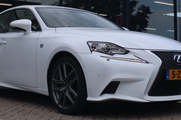 Lexus IS - Afbeelding 17 van 30