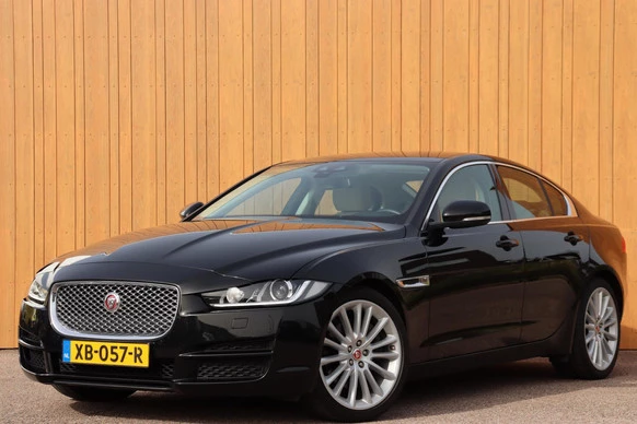 Jaguar XE - Afbeelding 1 van 30