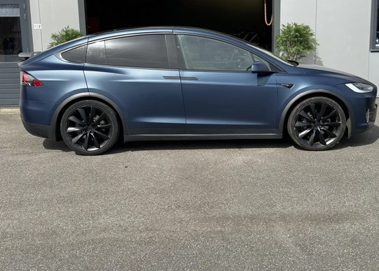 Tesla Model X - Afbeelding 3 van 17