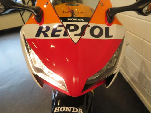 Honda CBR 1000 RR - Afbeelding 14 van 15