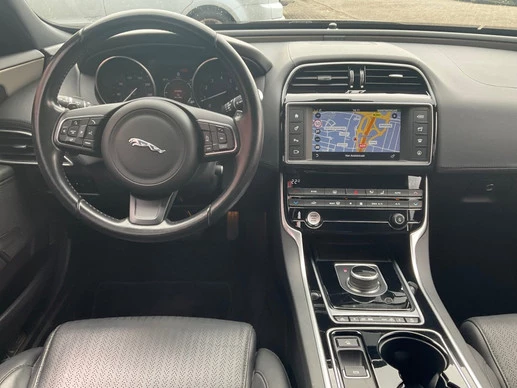 Jaguar XE - Afbeelding 6 van 17