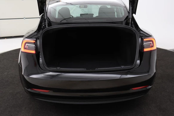 Tesla Model 3 - Afbeelding 14 van 30