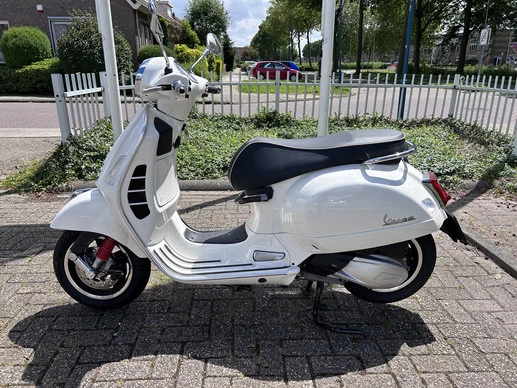 Vespa GTS 300 Super Sport HPE