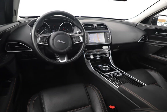 Jaguar XE - Afbeelding 14 van 30