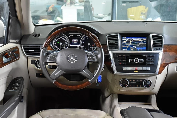 Mercedes-Benz M-Klasse - Afbeelding 10 van 24