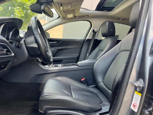 Jaguar XE - Afbeelding 4 van 30