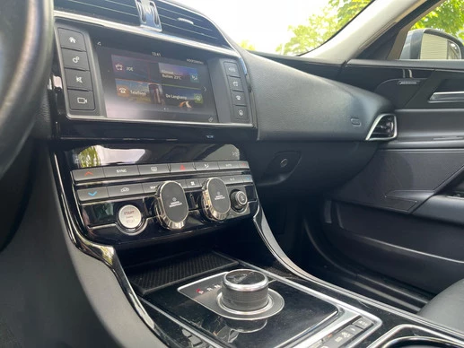 Jaguar XE - Afbeelding 6 van 30