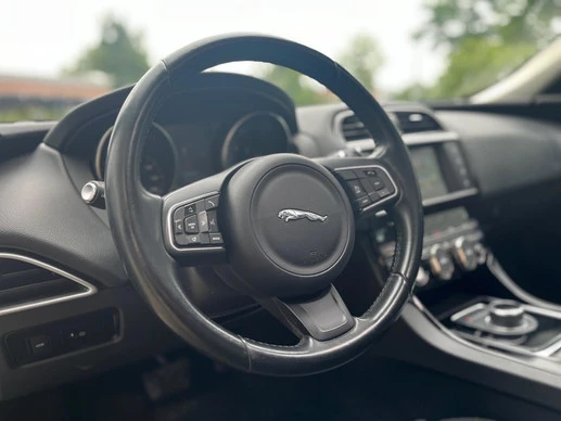 Jaguar XE - Afbeelding 17 van 30