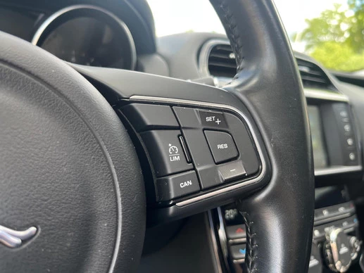 Jaguar XE - Afbeelding 30 van 30