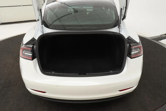 Tesla Model 3 - Afbeelding 13 van 30