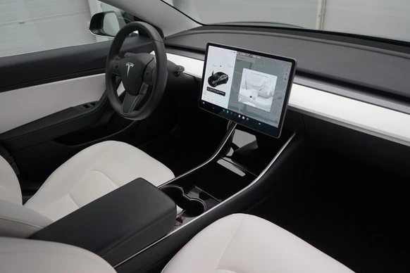 Tesla Model 3 - Afbeelding 18 van 28