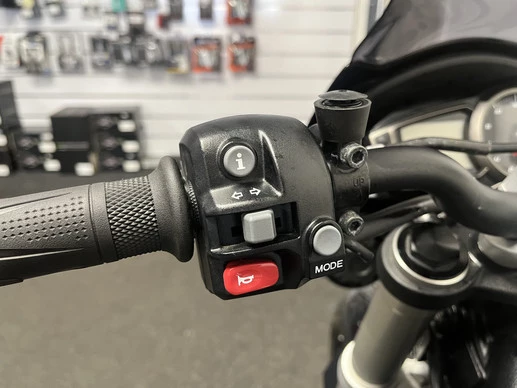 Triumph Street Triple - Afbeelding 20 van 22