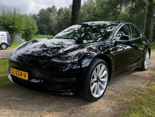 Tesla Model 3 - Afbeelding 2 van 18