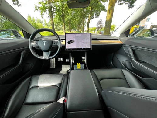 Tesla Model 3 - Afbeelding 13 van 18