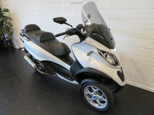 Piaggio MP3 - Afbeelding 2 van 14