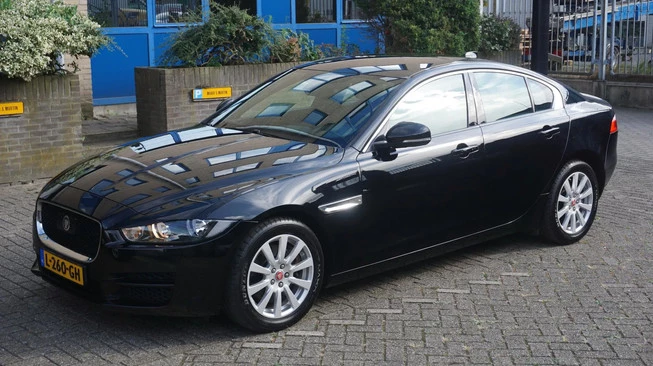 Jaguar XE - Afbeelding 2 van 30