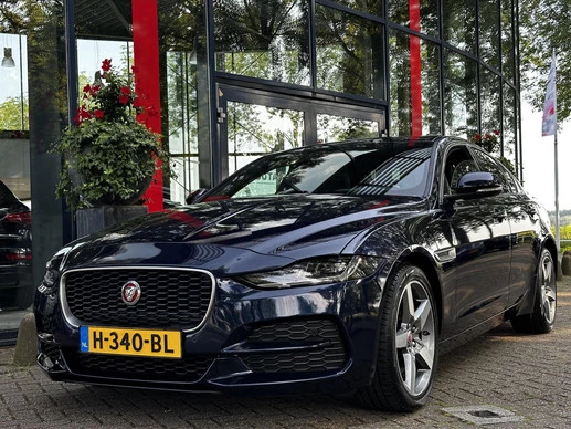 Jaguar XE - Afbeelding 1 van 30