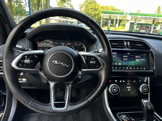 Jaguar XE - Afbeelding 20 van 30