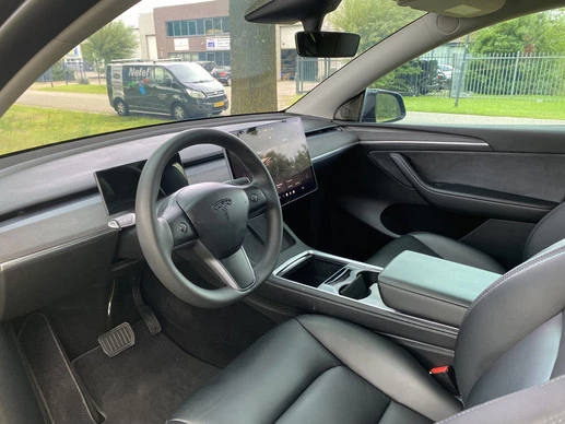 Tesla Model Y - Afbeelding 13 van 21