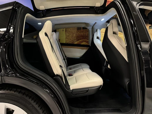 Tesla Model X - Afbeelding 17 van 30