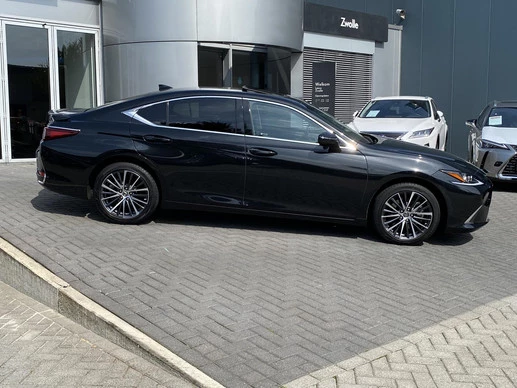 Lexus ES - Afbeelding 2 van 30