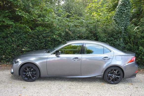 Lexus IS - Afbeelding 1 van 18