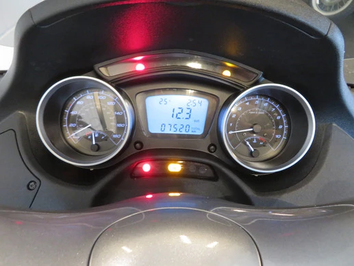 Piaggio MP3 - Afbeelding 6 van 14