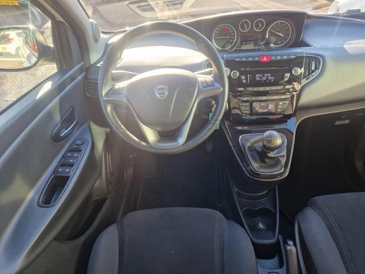 Lancia Ypsilon - Afbeelding 24 van 30