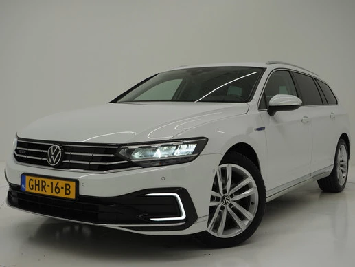 Volkswagen Passat - Afbeelding 1 van 30