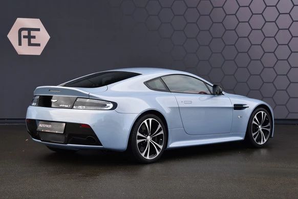 Aston Martin V12 Vantage - Afbeelding 2 van 30