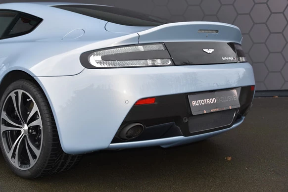 Aston Martin V12 Vantage - Afbeelding 11 van 30