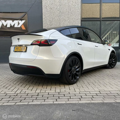 Tesla Model Y - Afbeelding 1 van 23