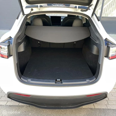 Tesla Model Y - Afbeelding 19 van 23