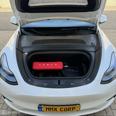 Tesla Model Y - Afbeelding 17 van 18