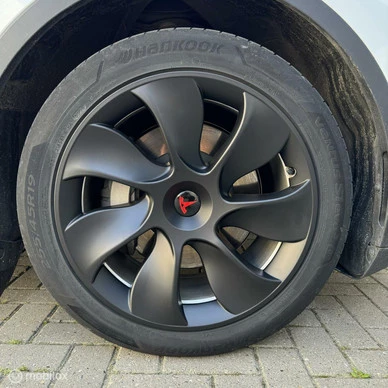 Tesla Model Y - Afbeelding 18 van 18