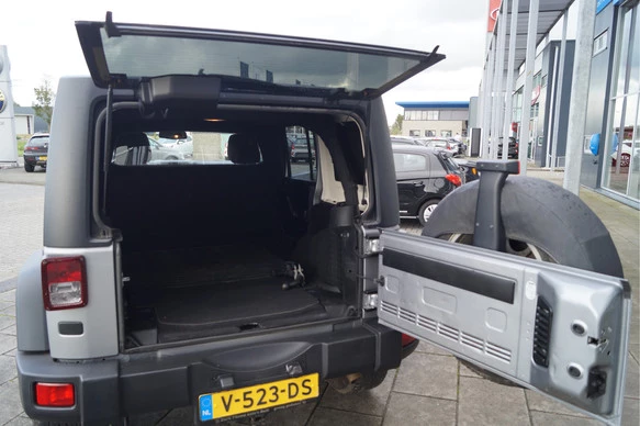 Jeep Wrangler - Afbeelding 14 van 16