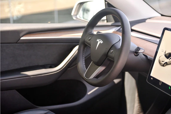 Tesla Model Y - Afbeelding 26 van 30