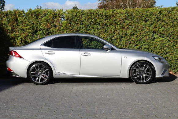 Lexus IS - Afbeelding 4 van 30