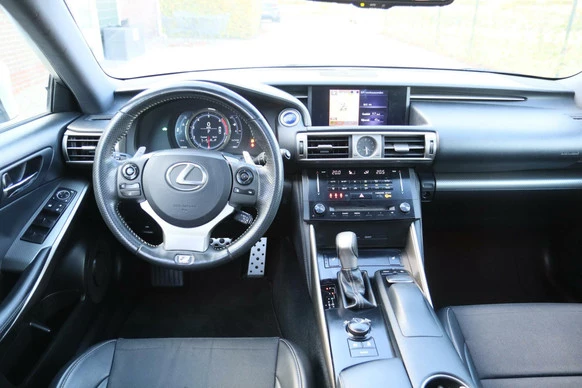 Lexus IS - Afbeelding 16 van 30