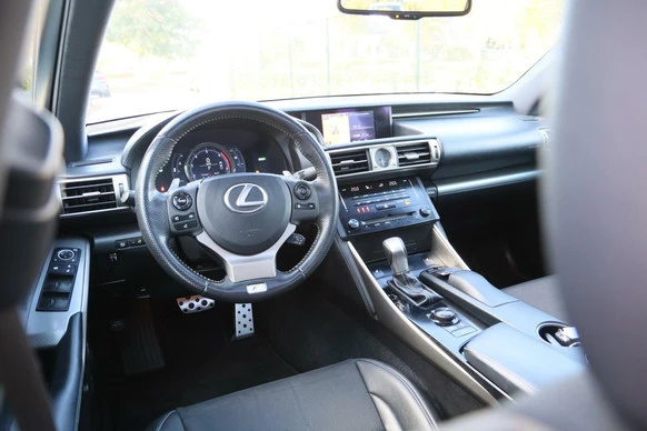 Lexus IS - Afbeelding 17 van 30